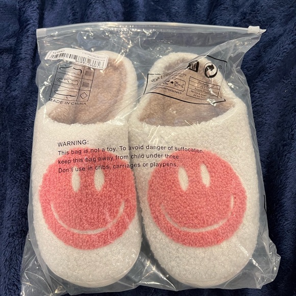 NEW Cartoon Happy Face Smile Slippers - Picture 2 of 3